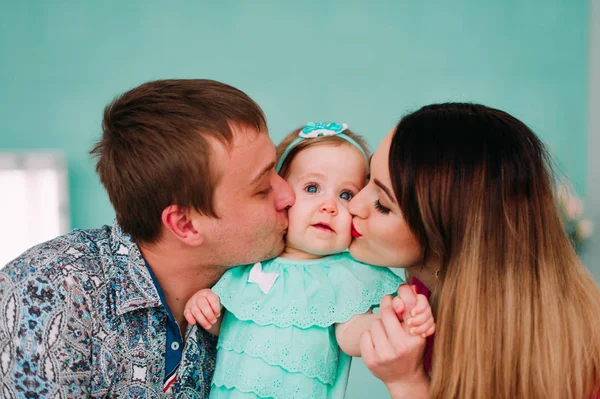 Beautiful family portrait spending time together at studio — Stock Photo, Image