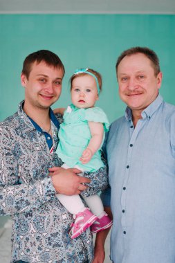 Stüdyoda birlikte vakit güzel aile portresi