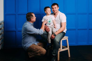 Dedesi baba ve oğul gülen ve having fun