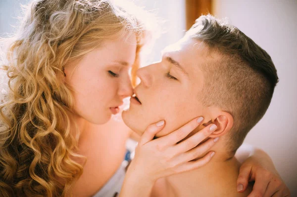 Young beautiful loving couple hugging and kissing, tender relationships — Stock Photo, Image