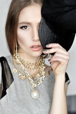 Yüksek moda look.glamor şık güzel genç kadın model wi