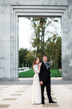 mutlu gelin ve Damat Düğün günü üzerinde bir park