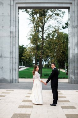 mutlu gelin ve Damat Düğün günü üzerinde bir park