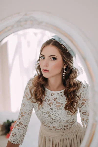 Fashion studio photo of beautiful elegant bride with dark hair in luxurious wedding dress with headband — Stock Photo, Image