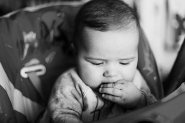 Evde bebeğim. portre siyah ve beyaz kadar yakın