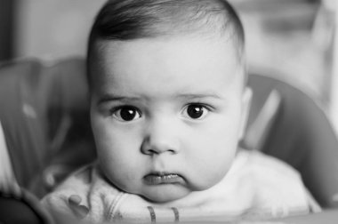 Evde bebeğim. portre siyah ve beyaz kadar yakın