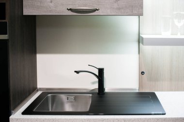 Evye altın musluk ile görüş açısı