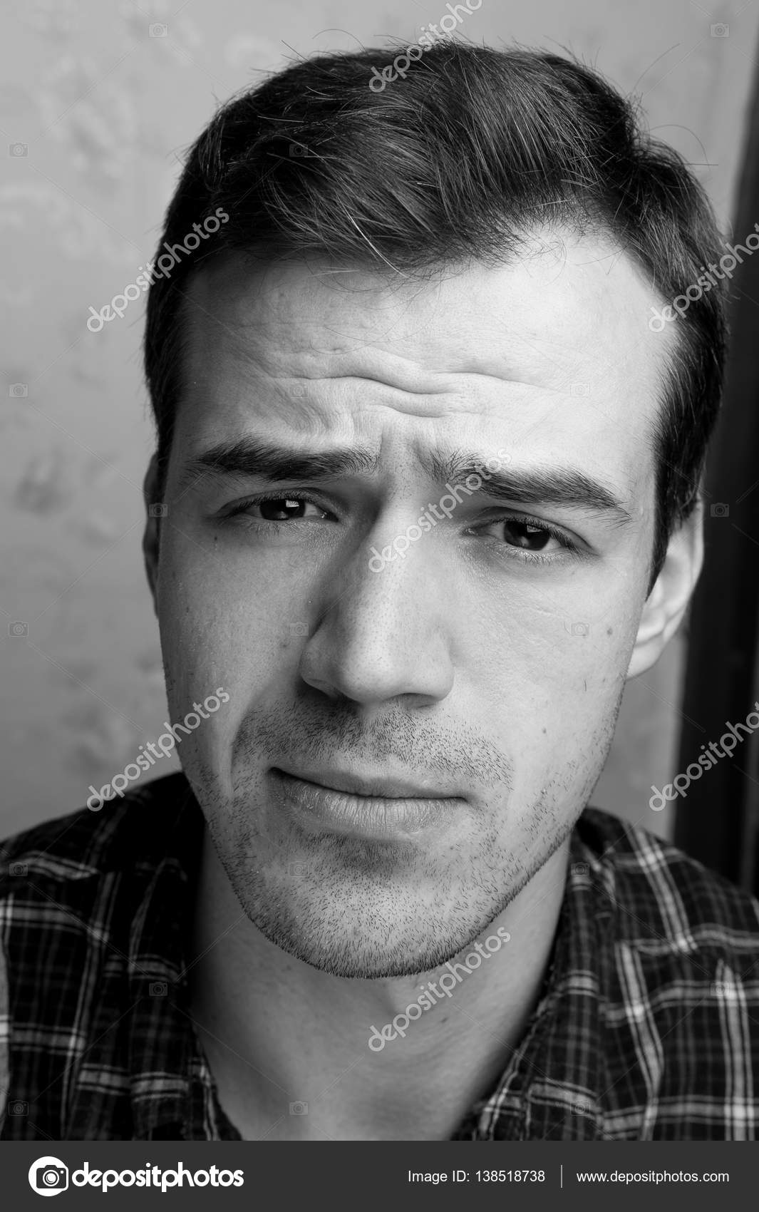 Ritratto In Bianco E Nero Delluomo Sorridente Bello Isolato