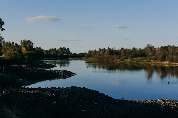 The river with a quiet current and clouds reflected in it, Soz , Gomel, Belarus — Stock Photo, Image