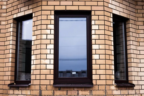 Construction Worker Installing New Windows In House — Stock Photo, Image