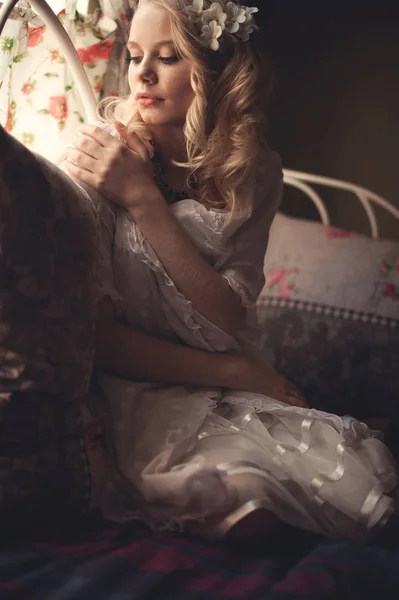 Young beautiful blonde in the bed at morning time near window un — Stock Photo, Image