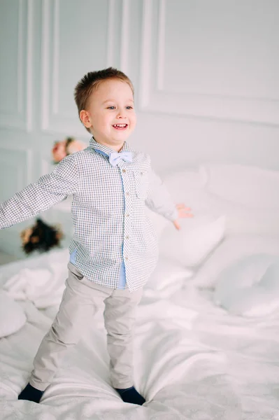 Laughing Baby Boy roar — Stockfoto