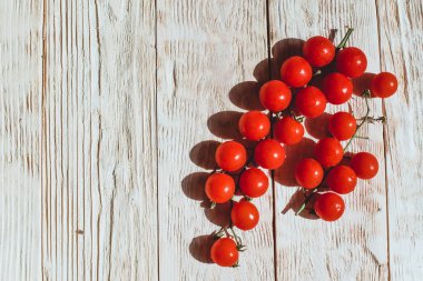 ahşap masa arka plan kopya alanı ile domates