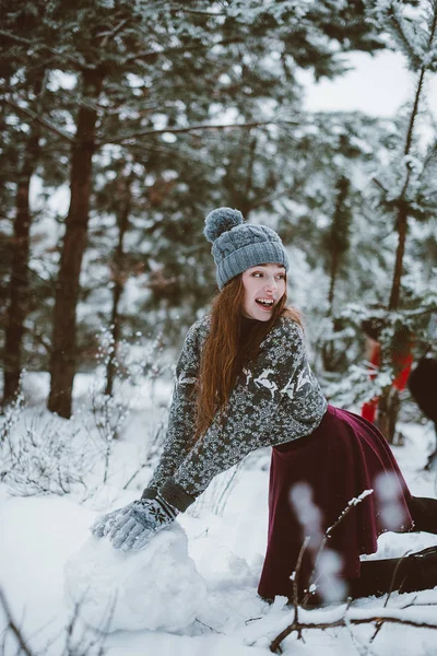 Two young teenage hipster girl friends together.Close up fashion portrait of two sisters hugs and having fun, make snowman in winter time forest, wearing sweaters and scarfs,best friends couple outdoo — Stock Photo, Image