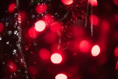 Koyu arkaplanda kırmızı bokeh