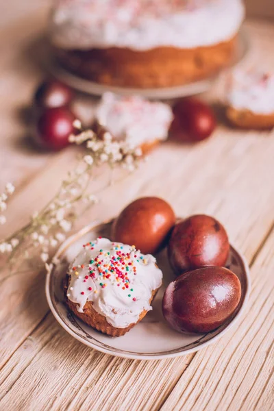 Mesa Pascua Con Pasteles Tradicionales Pascua Huevos Pascua Con Rama — Foto de Stock