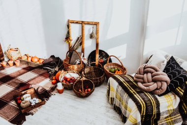 Sonbahardan esinlenerek tasarlanmış rahat ve modern bir ev..