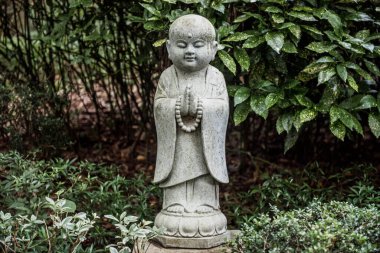 Lingyin Tapınağı 'ndaki (Ruhlar Tapınağı) Feilai Feng' de kaya atölyesi. Çin 'deki en büyük Budist tapınaklarından biri.