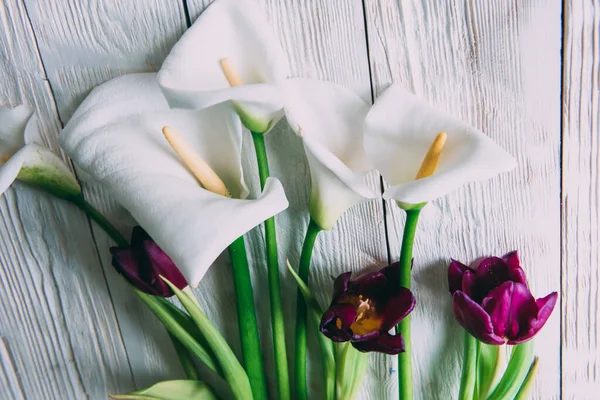 Mockup Branco Calla Flores Fundo Madeira Branco Flat Lay Fundo — Fotografia de Stock