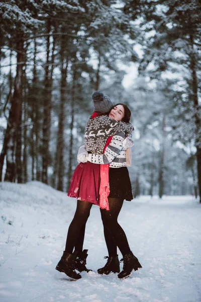 Dois Jovens Amigos Hipster Menina Adolescente Juntos Close Retrato Moda — Fotografia de Stock