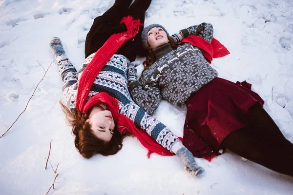 Två Unga Tonårings Hipster Flicka Vänner Tillsammans Närbild Mode Porträtt — Stockfoto