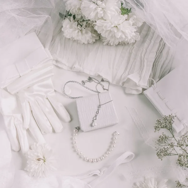 Acessórios Noiva Branco Para Fundo Casamento Com Pérolas Fitas Cetim — Fotografia de Stock