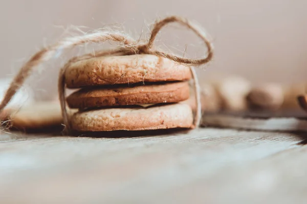 Primer Plano Galletas Jengibre Caseras Canela Jengibre Una Mesa Madera —  Fotos de Stock