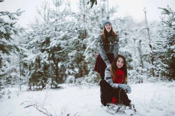 Δύο Νεαρές Έφηβες Hipster Φίλες Μαζί Κοντινό Πλάνο Πορτρέτο Μόδας — Φωτογραφία Αρχείου