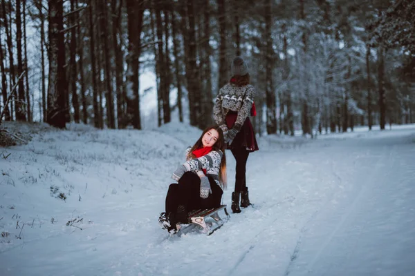 Dois Jovens Amigos Hipster Menina Adolescente Juntos Close Retrato Moda — Fotografia de Stock