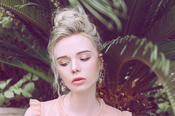 Sensual Young Blonde Beautiful Cute Elegant Woman Wearing Pink Sitting — Stock Photo, Image
