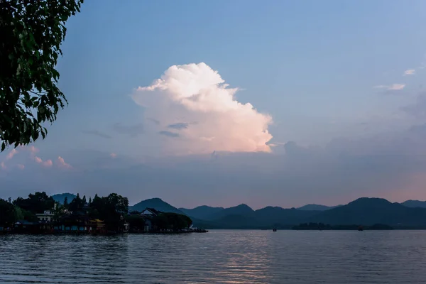 美丽的西湖风景 中国杭州落日的风景 — 图库照片