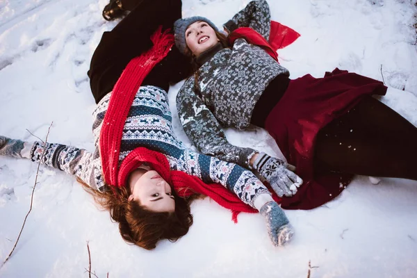 Two Young Teenage Hipster Girl Friends Together Close Fashion Portrait — стоковое фото