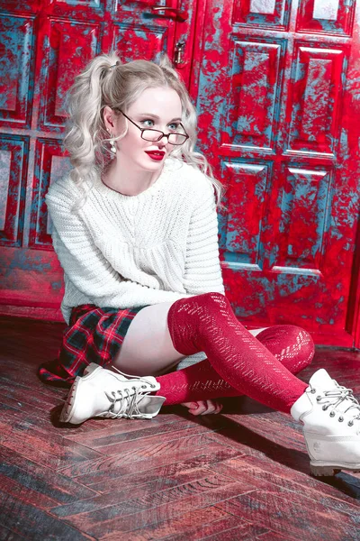 현대의 소녀의 스타일 안경을 — 스톡 사진