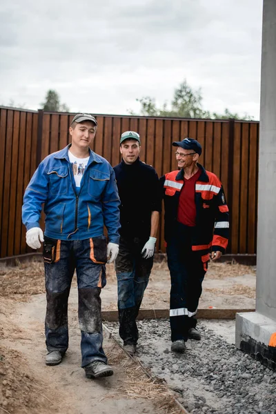 Business Building Teamwork People Concept Groep Lachende Bouwers Buiten — Stockfoto