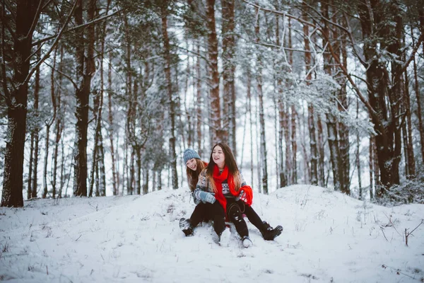 Dois Jovens Amigos Hipster Menina Adolescente Juntos Close Retrato Moda — Fotografia de Stock