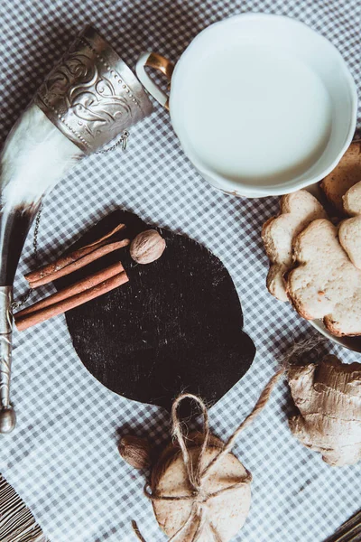 Gros Plan Biscuits Maison Gingembre Cannelle Gingembre Sur Une Table — Photo