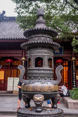 Lingyin Tapınağı (Ruhun Tapınağı) kompleksi. Çin 'deki en büyük Budist tapınaklarından biri.