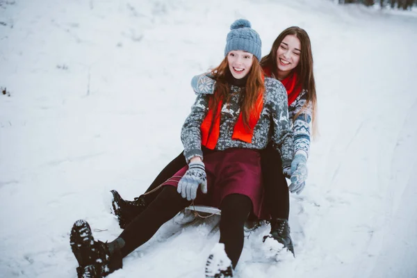 Two Young Teenage Hipster Girl Friends Together Close Fashion Portrait — Stock Photo, Image