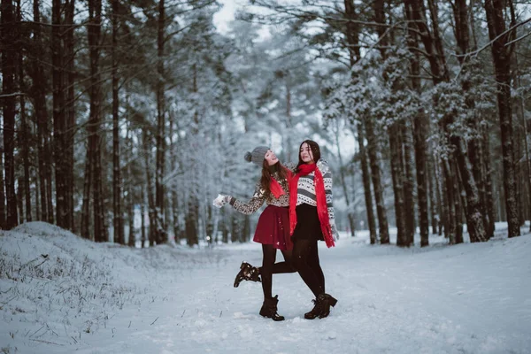 Dwie Młode Dziewczyny Hipster Hipster Close Się Moda Portret Dwóch — Zdjęcie stockowe