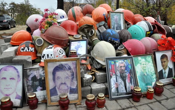 Héros commémoratifs du peuple Des centaines de personnes célestes à Kiev — Photo