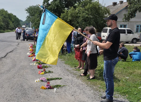 Doğu Ukraine_4 ölen asker gövdesini karşılamak