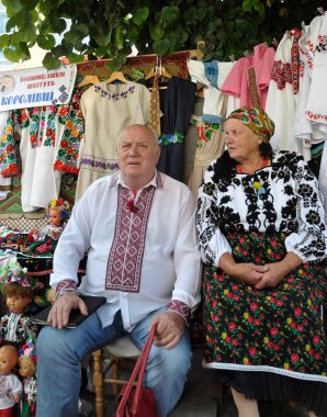 Nakış ve borscht_8 kutluyor