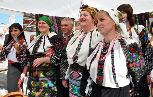 Nakış ve borscht_21 kutluyor