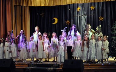 Ukraynalı çocuklar St_Nicholas Day_4 kutlamak