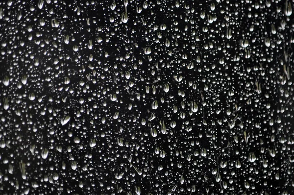 Yağmur glass_9 üzerinde düşer