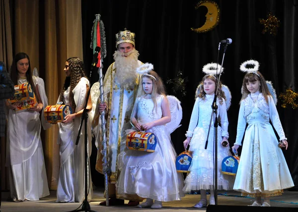 Ukrainian children celebrate St_Nicholas Day_2 — Stock Photo, Image