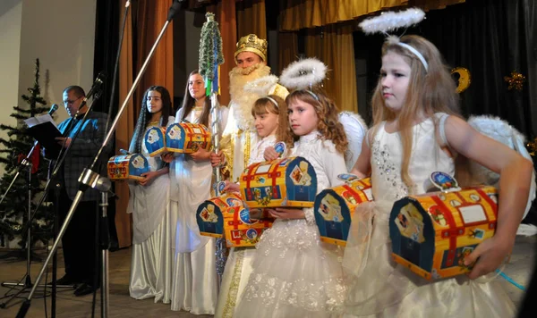 Ukrainian children celebrate St_Nicholas Day_3 — Stock Photo, Image