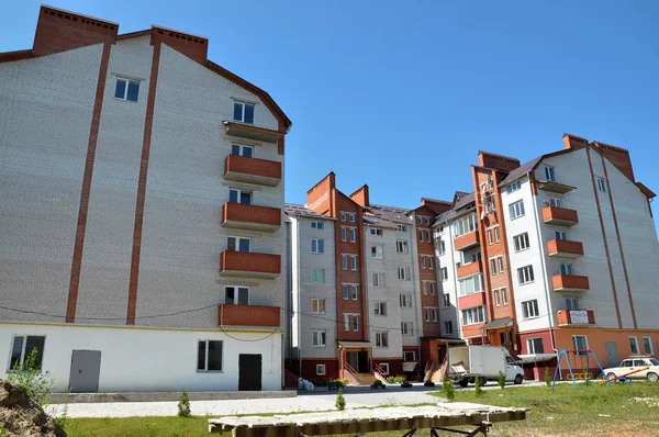 Yeni binalar ve Chortkiv_4 yapımında