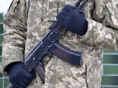 Eller of_2 askeri silah