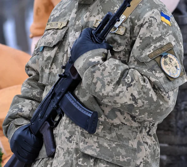Ukrainian military with a gun_3 — Stock Photo, Image